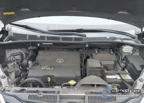 2013 Toyota Sienna Le V6 8 Passenger z USA, uszkodzony, nr VIN 5TDKK3DCXDS295975